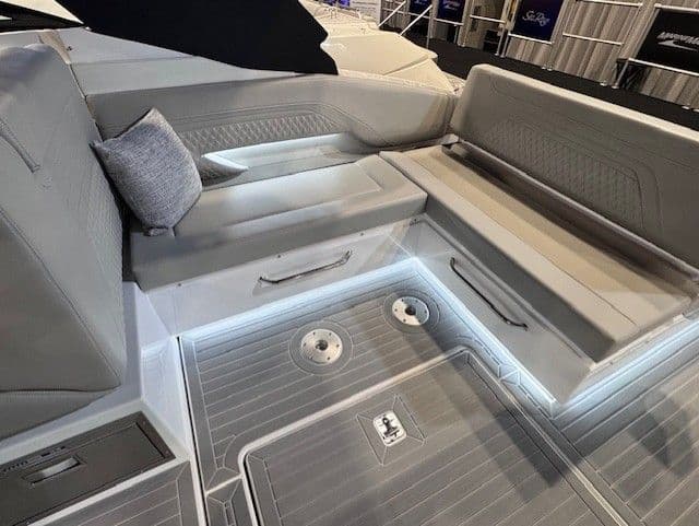 2026 Cruisers Yachts 34 GLS OB - 37