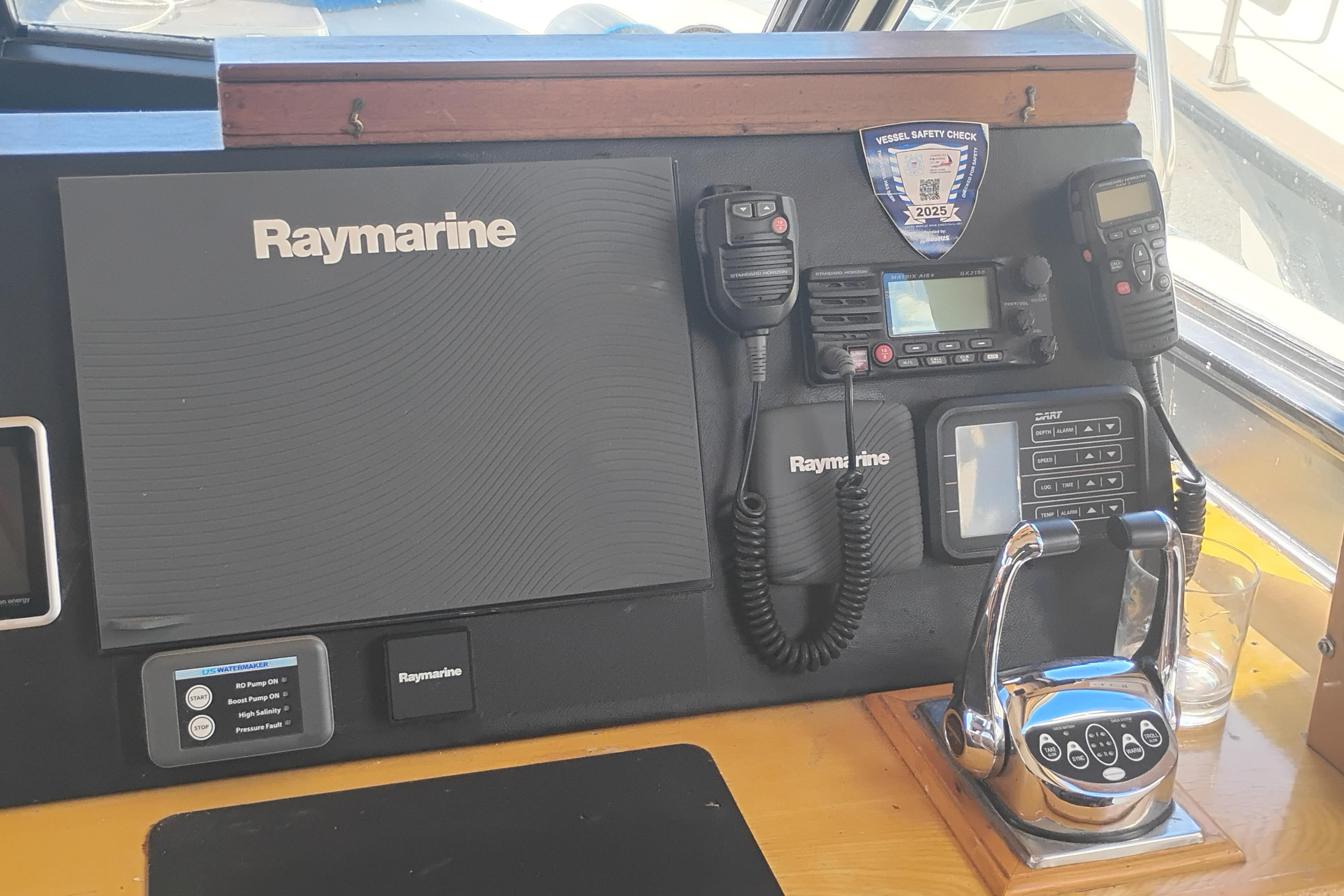 Control panel of a 1988 PT 52 AFT Cabin Motor Yacht with Raymarine equipment.