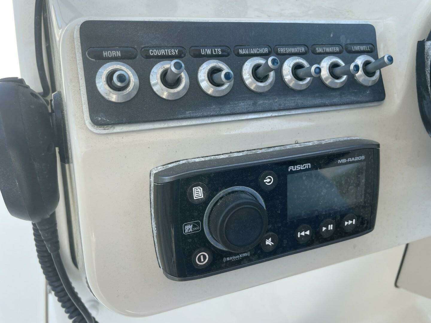 2016 Boston Whaler 270 Vantage - Image 29