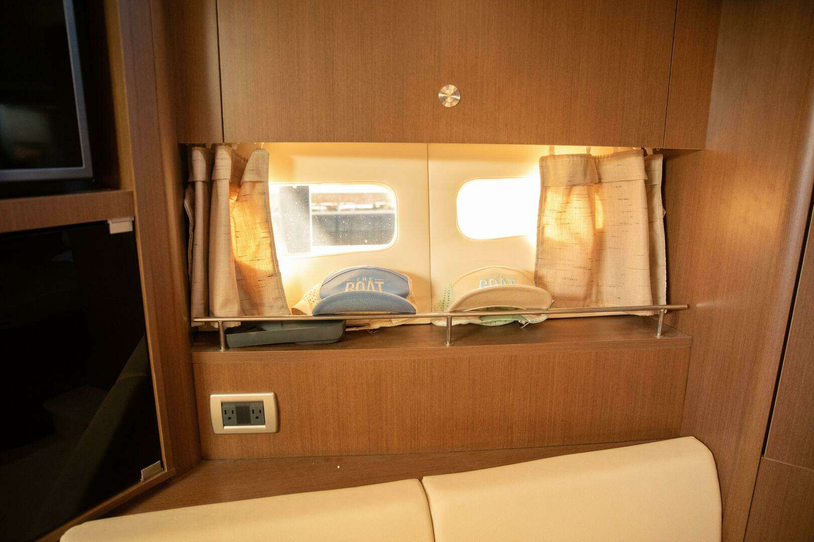 2016 Sea Ray 350 Sundancer - Image 124
