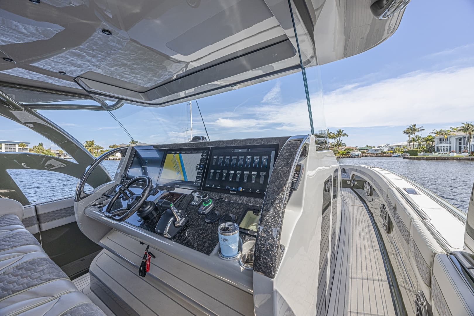 2025 Midnight Express 52 Vitesse - Image 13