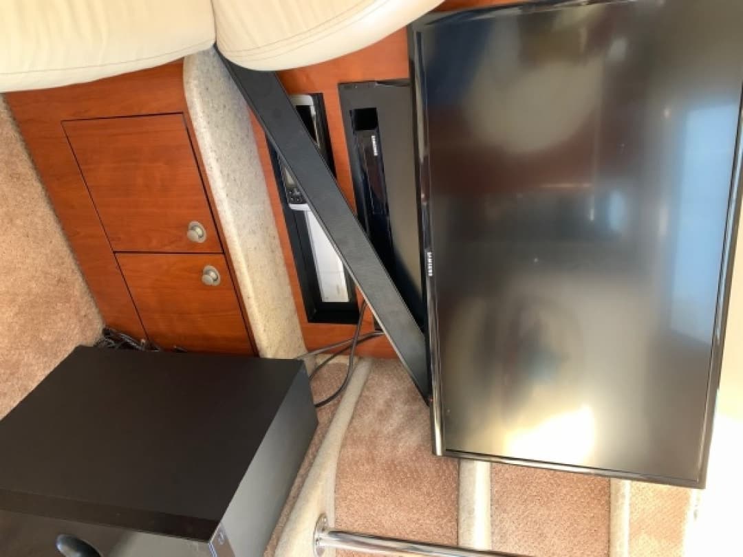 2004 Sea Ray 390 Motor Yacht - Image 46