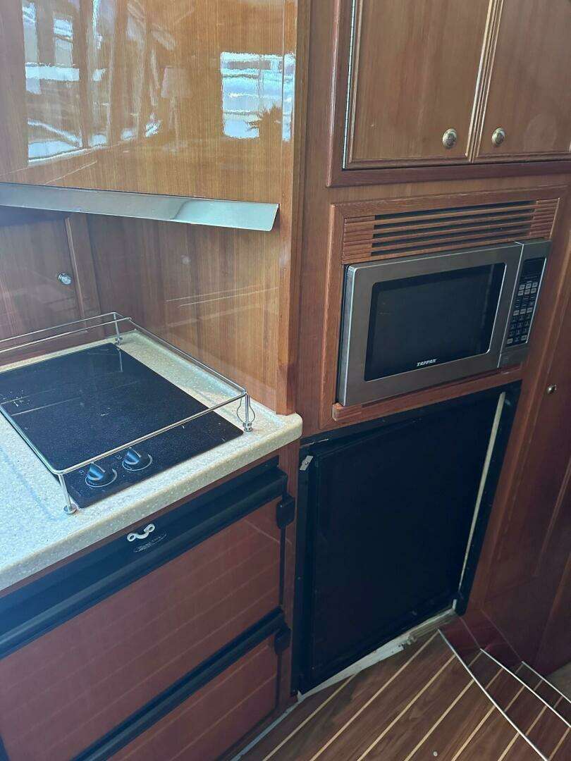 2008 Riviera 51 Convertible - Image 17