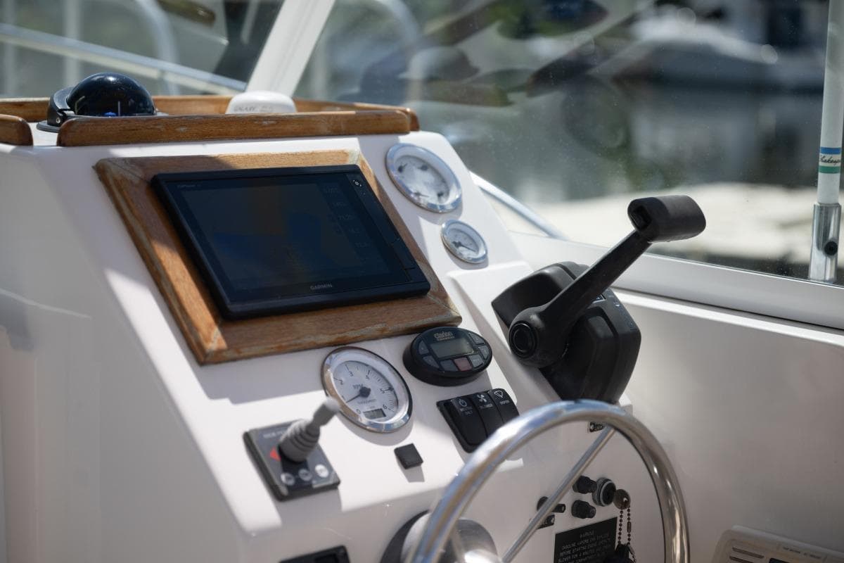 Control panel of 2004 Hunt Yachts Surfhunter 25 with navigation equipment and gauges.