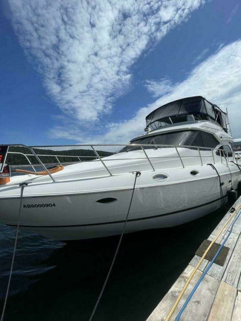 2001 Cruisers Yachts 5000 Pilothouse - Image 4