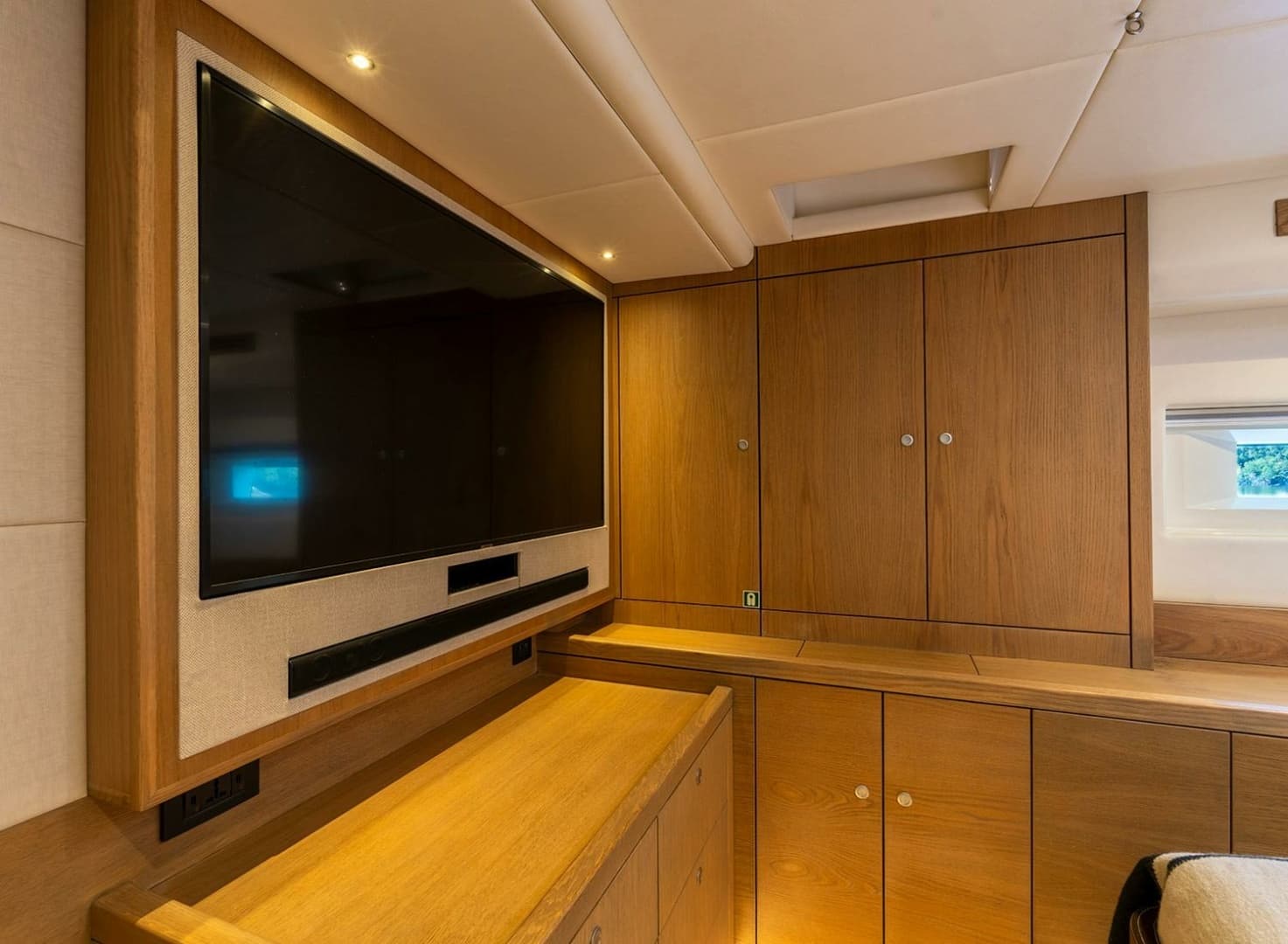 2014 Oyster Yachts Oyster 825 - Image 40