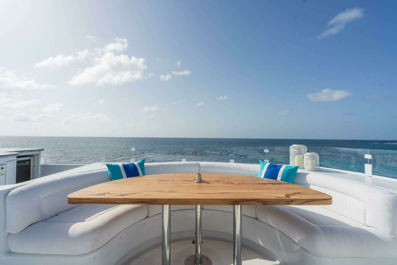 2001 Westship Skylounge - Image 51