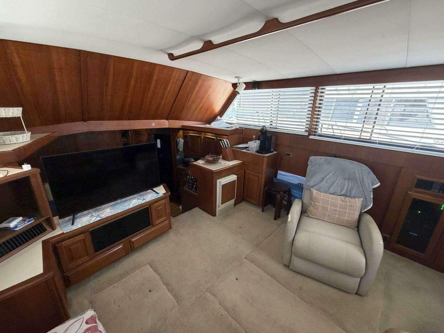 1987 Viking 44 Motor Yacht - Image 41