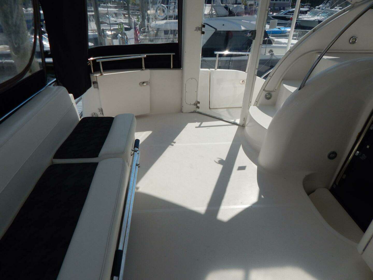 2005 Meridian 408 Motor Yacht - Image 35