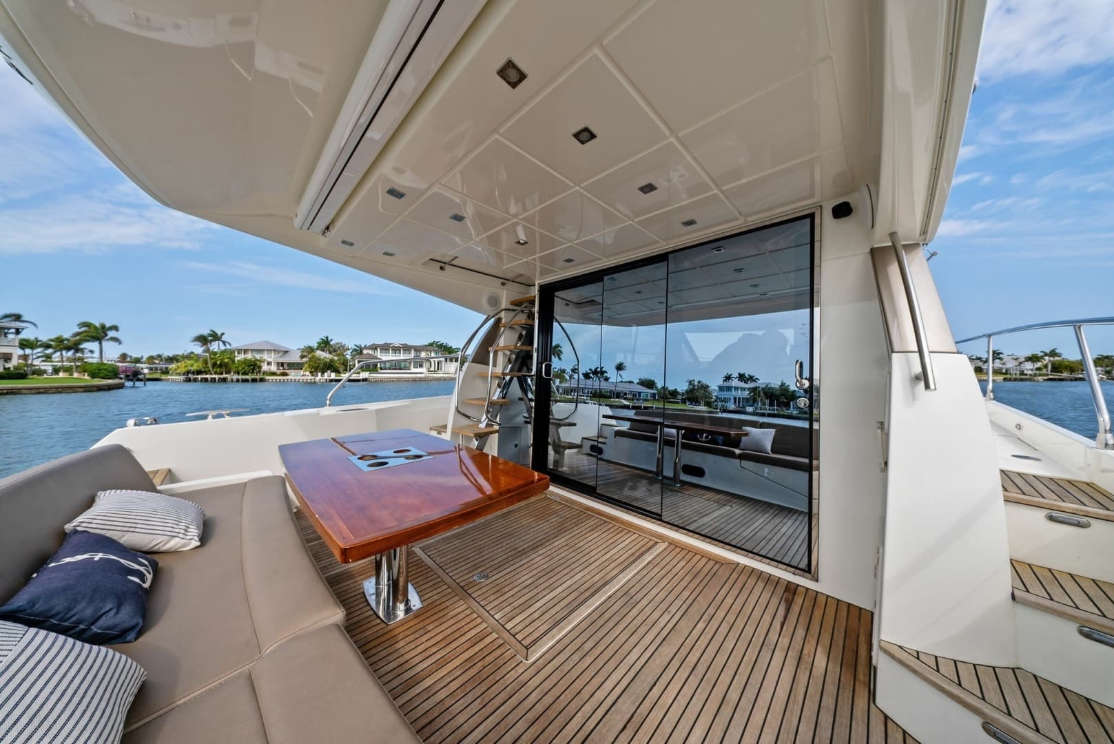2015 Prestige 550 - Image 8