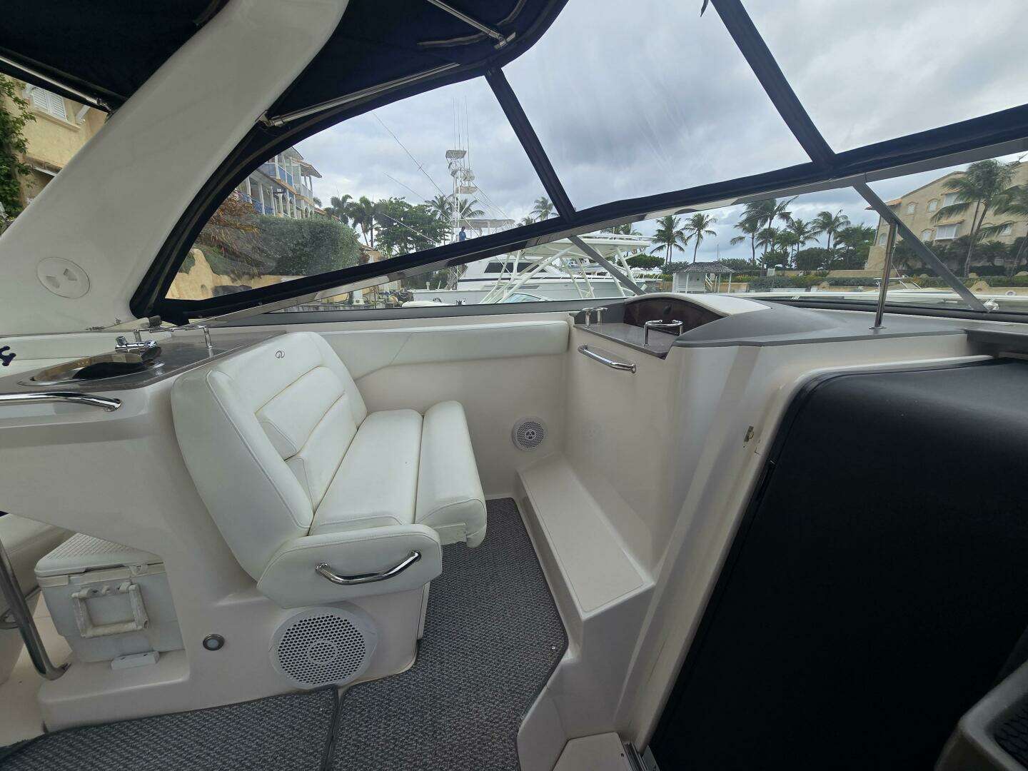 2011 Regal 3350 - Image 9