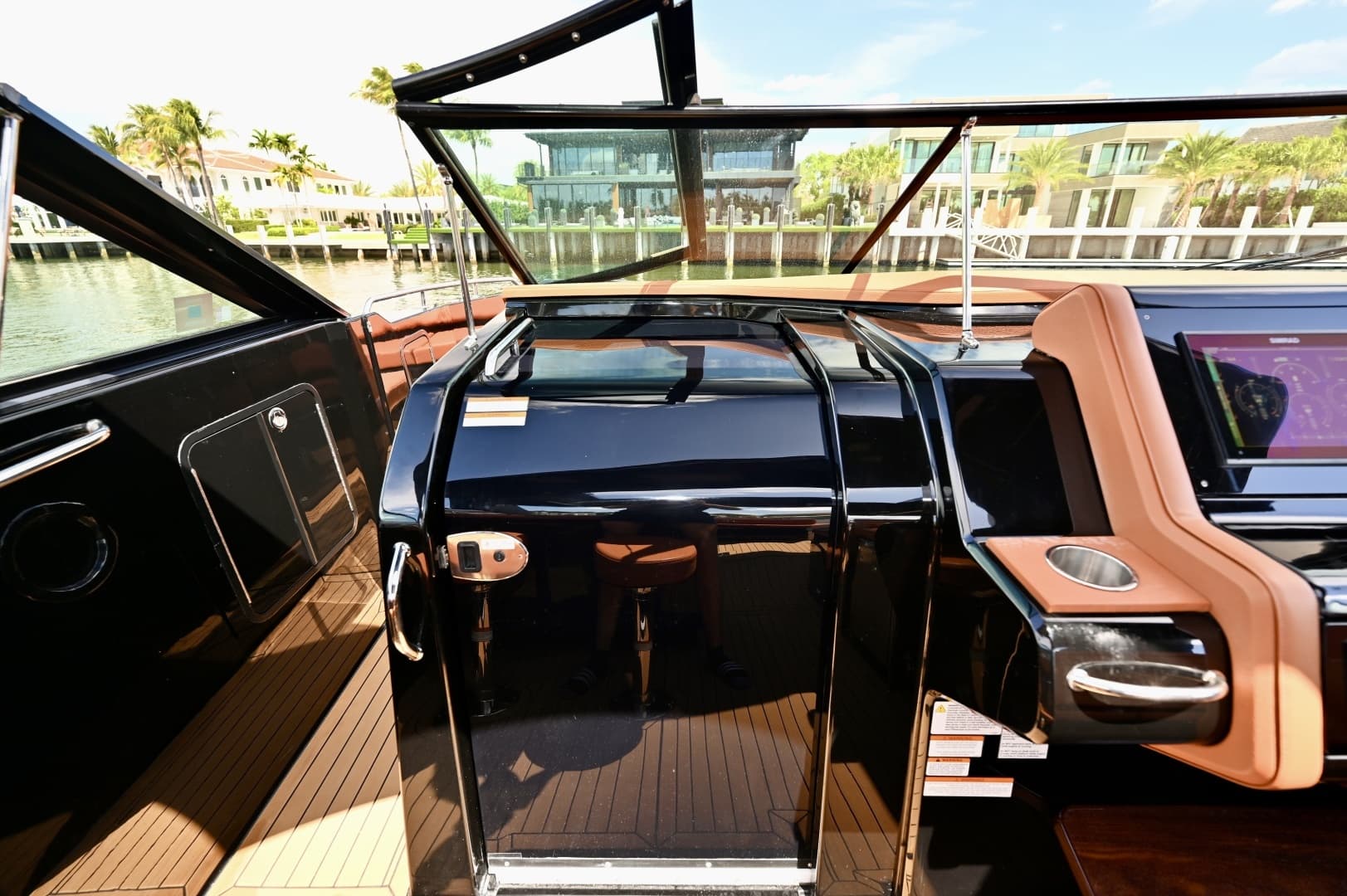 2022 Cruisers Yachts 38 GLS OB - Image 27