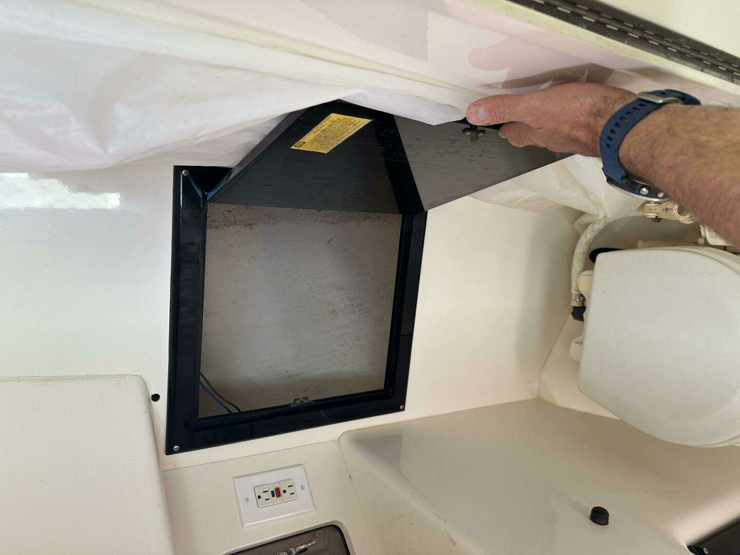1994 Intrepid 376 Walkaround - Image 72