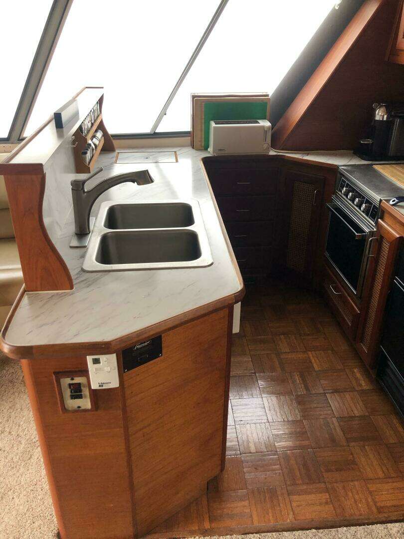 1985 Bayliner 4550 Motoryacht - Image 24