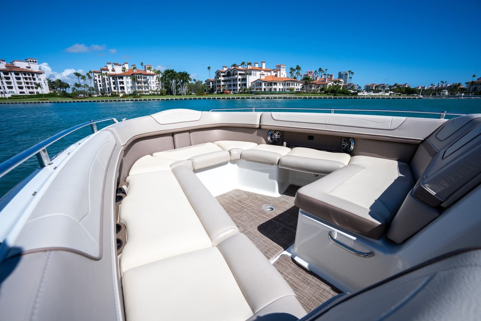 2018 Formula 350 Crossover Bowrider - Image 33