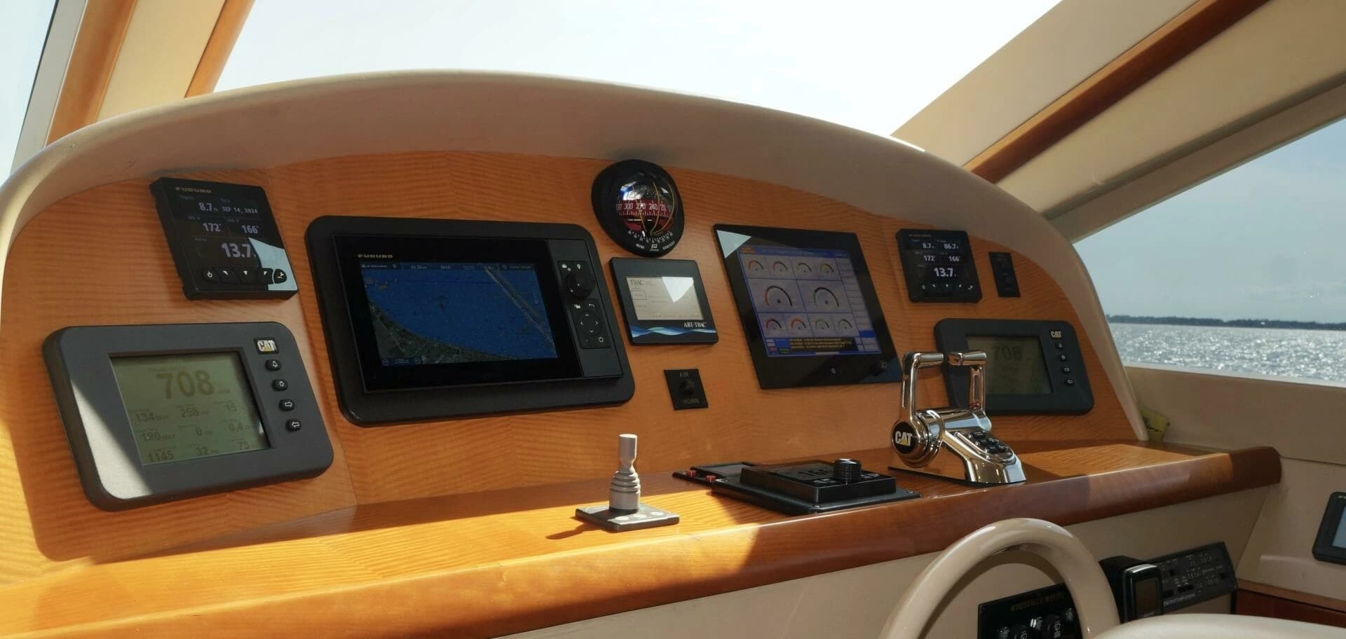 2007 Lazzara Yachts 74 Motor Yacht - Image 31