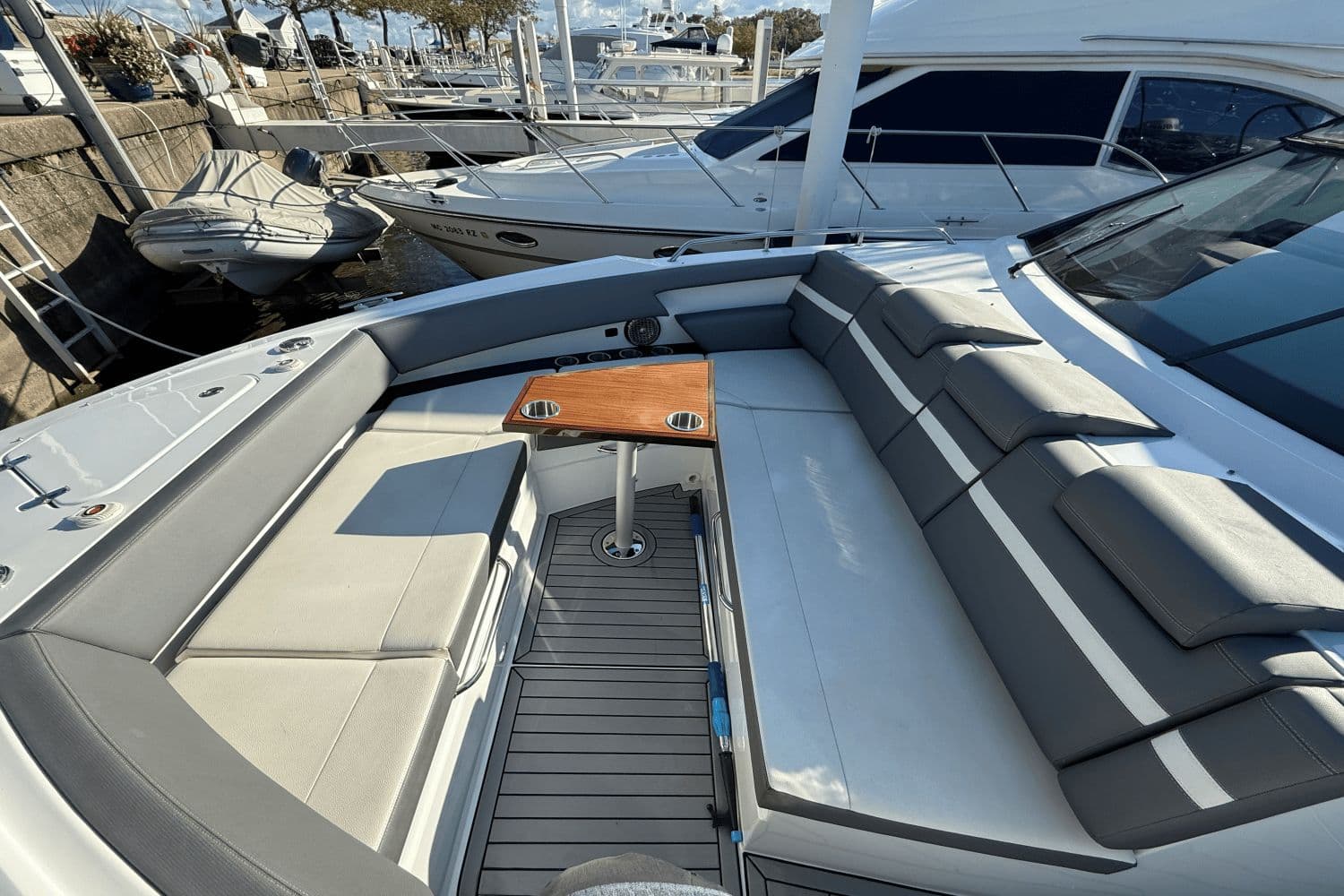 2020 Cruisers Yachts 38 GLS - 9