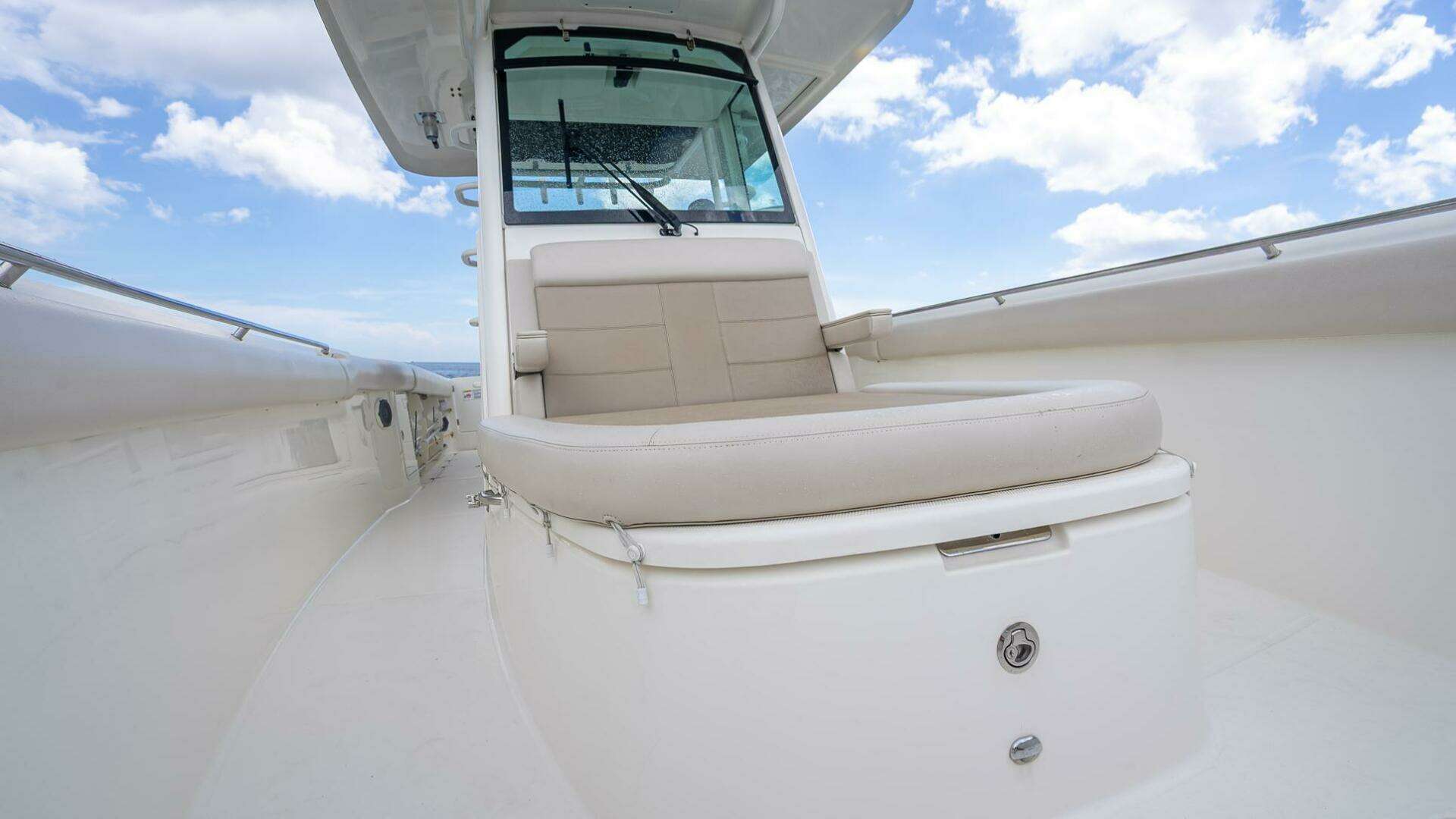 2017 Boston Whaler 330 Outrage - Image 32