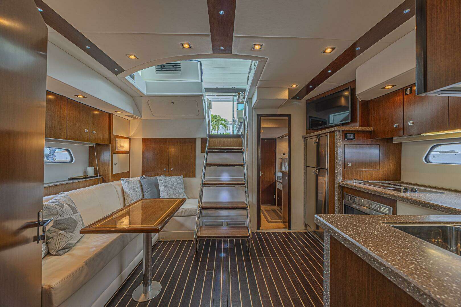 2012 Cruisers Yachts 48 Cantius - Image 33