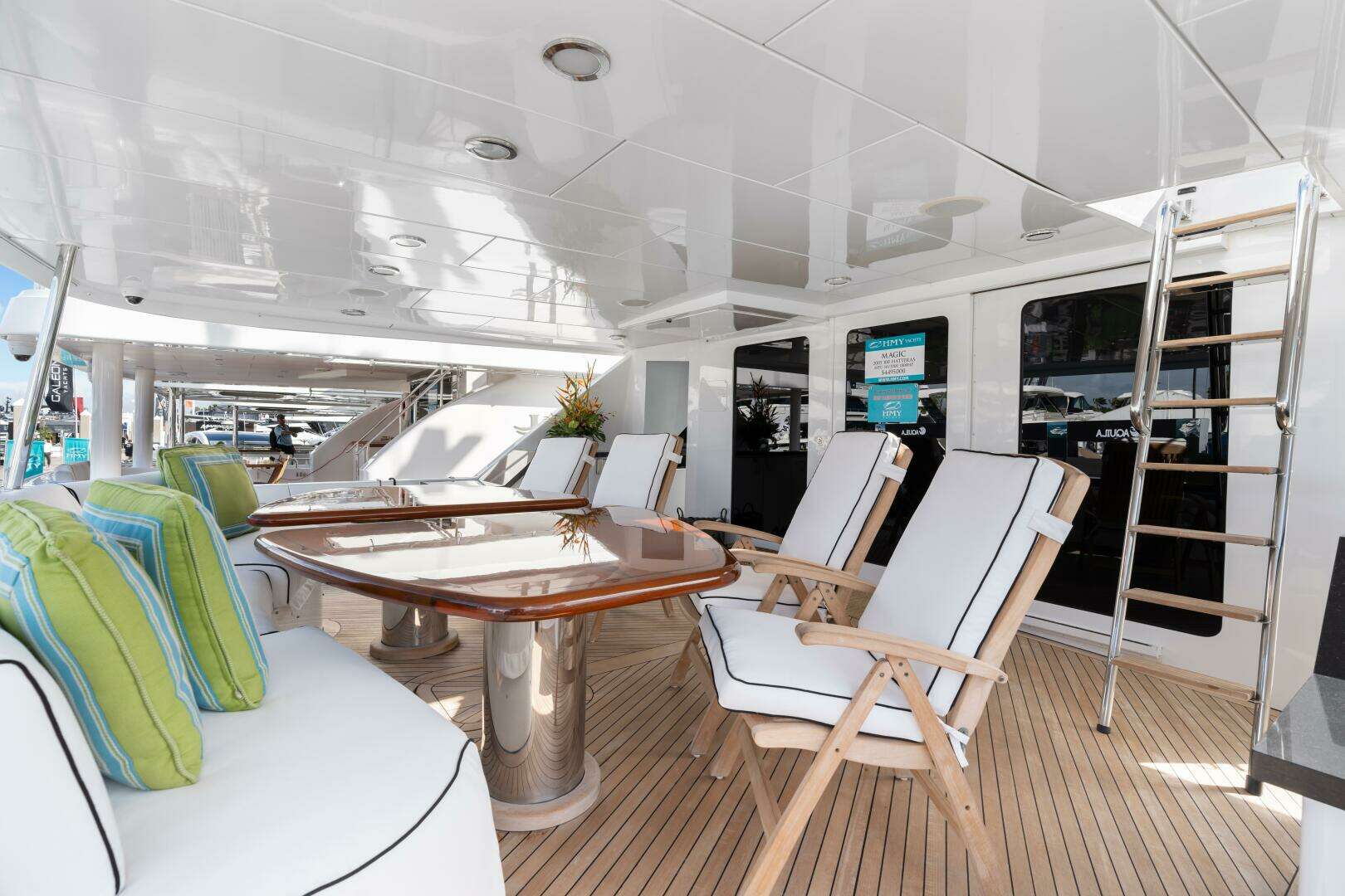 2005 Hatteras 100 Motor Yacht - Image 42