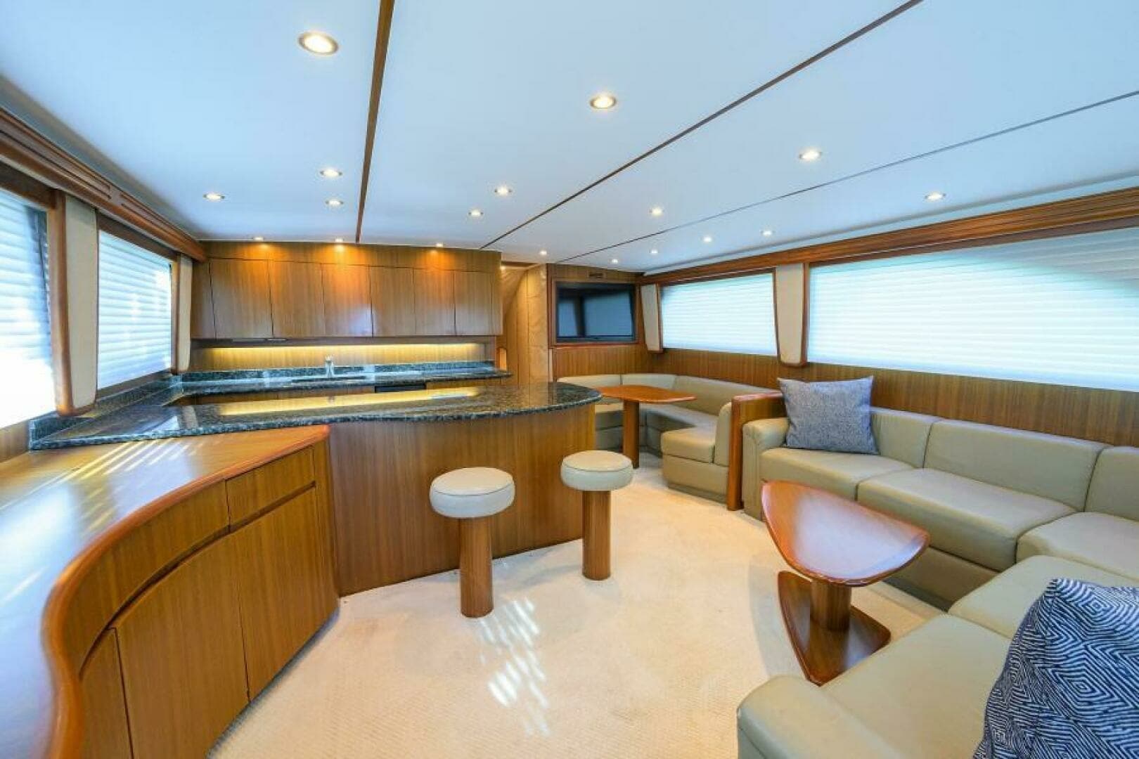 2008 Viking 60 Convertible - Image 26