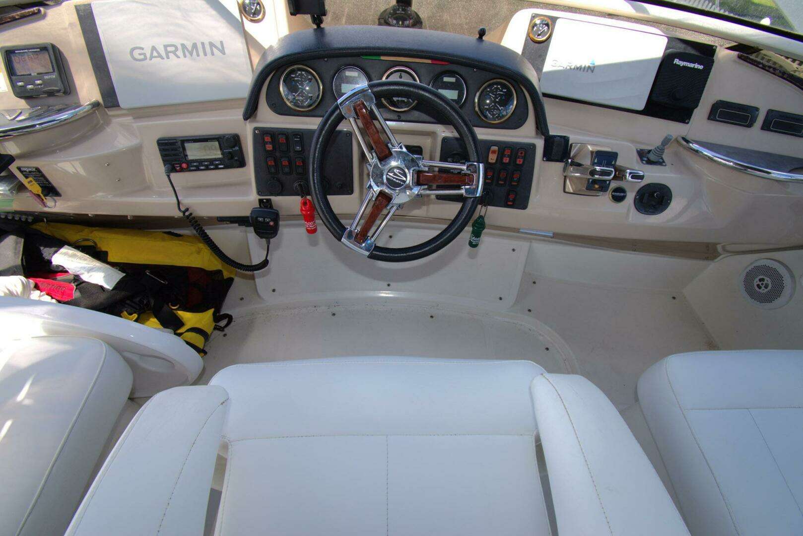 2005 Carver 444 Cockpit Motor Yacht - Image 17
