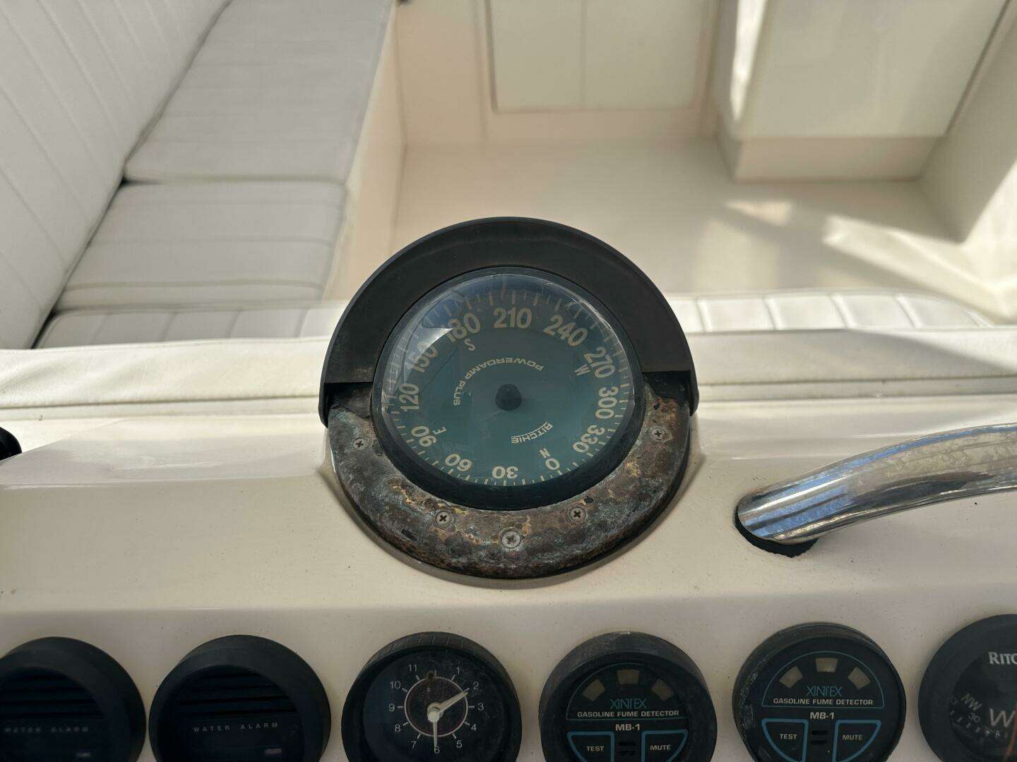 1994 Intrepid 376 Walkaround - Image 40