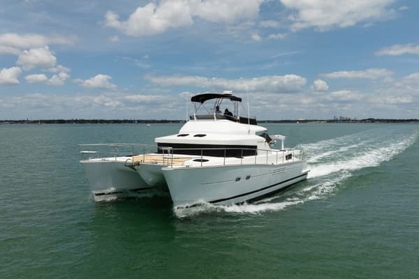 2005 Lagoon Power 43 - Image 1