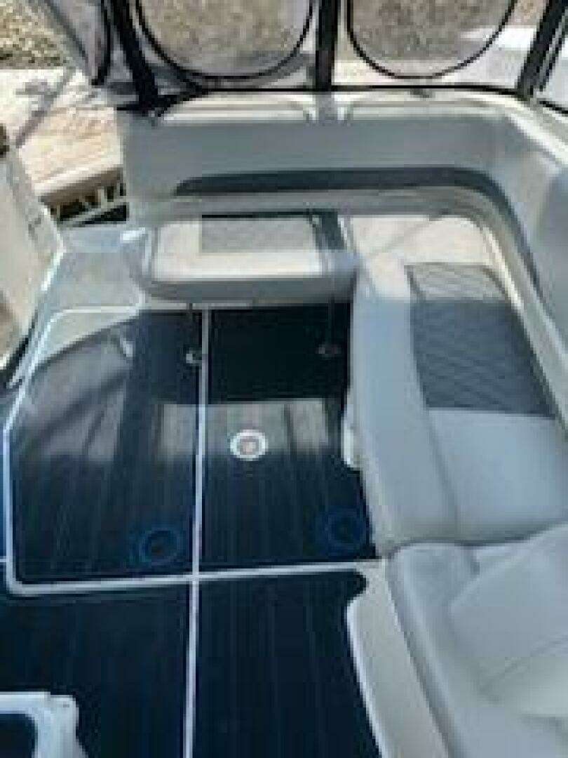 2008 Bayliner 320 - Image 12