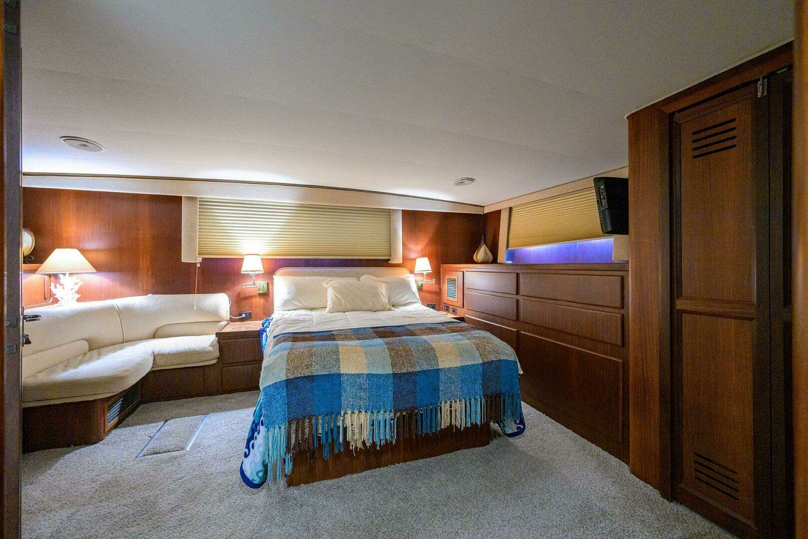 1987 Hatteras 63 Motor Yacht - Image 22