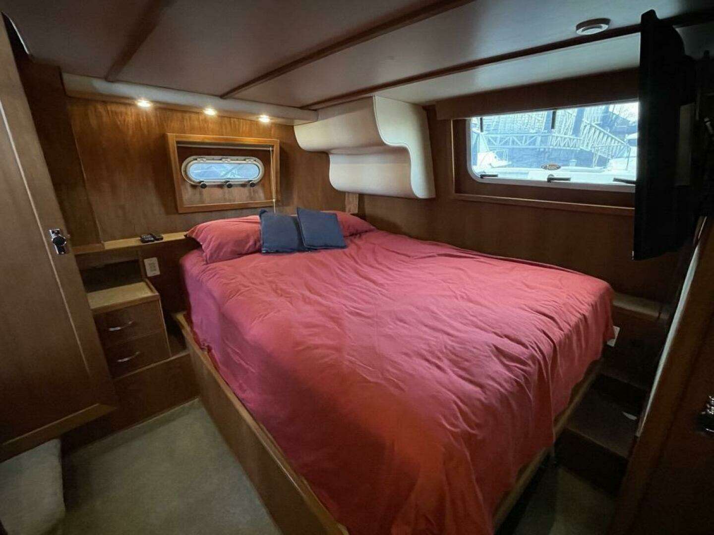 1998 Bayliner 4087 - Image 22