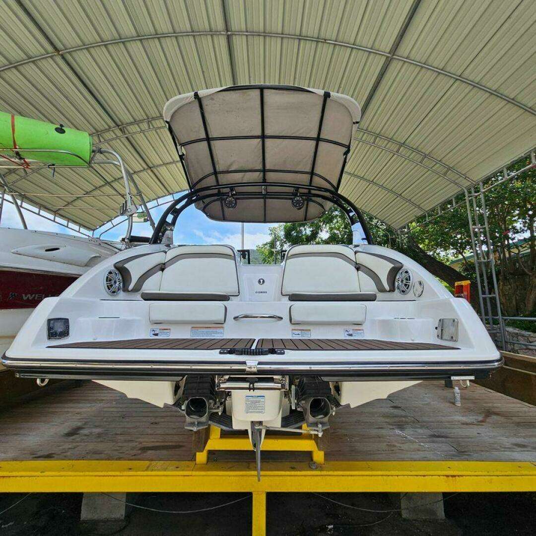 2016 Yamaha Boats 242 Limited E-Series - Image 6