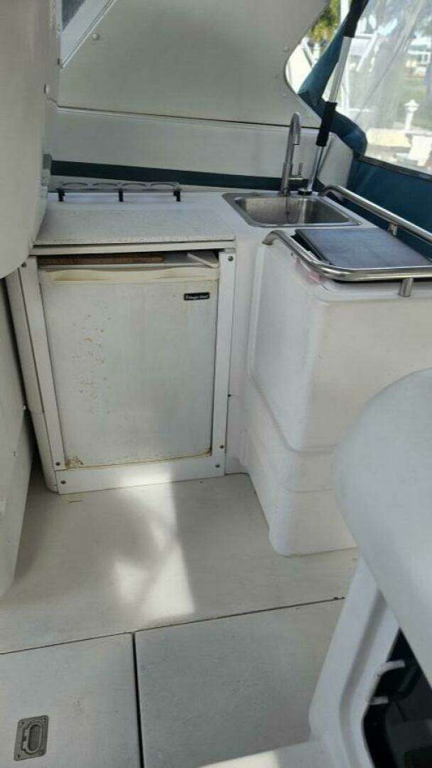 1990 Trojan 11M Express - Image 17