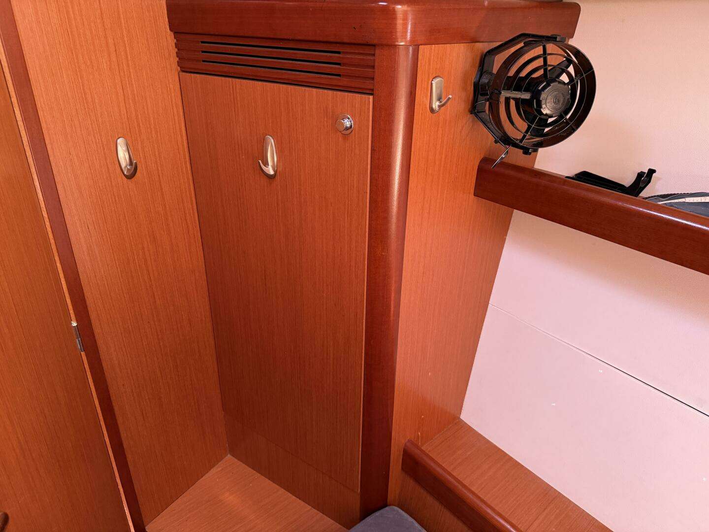 2010 Beneteau Oceanis 43 - Image 60