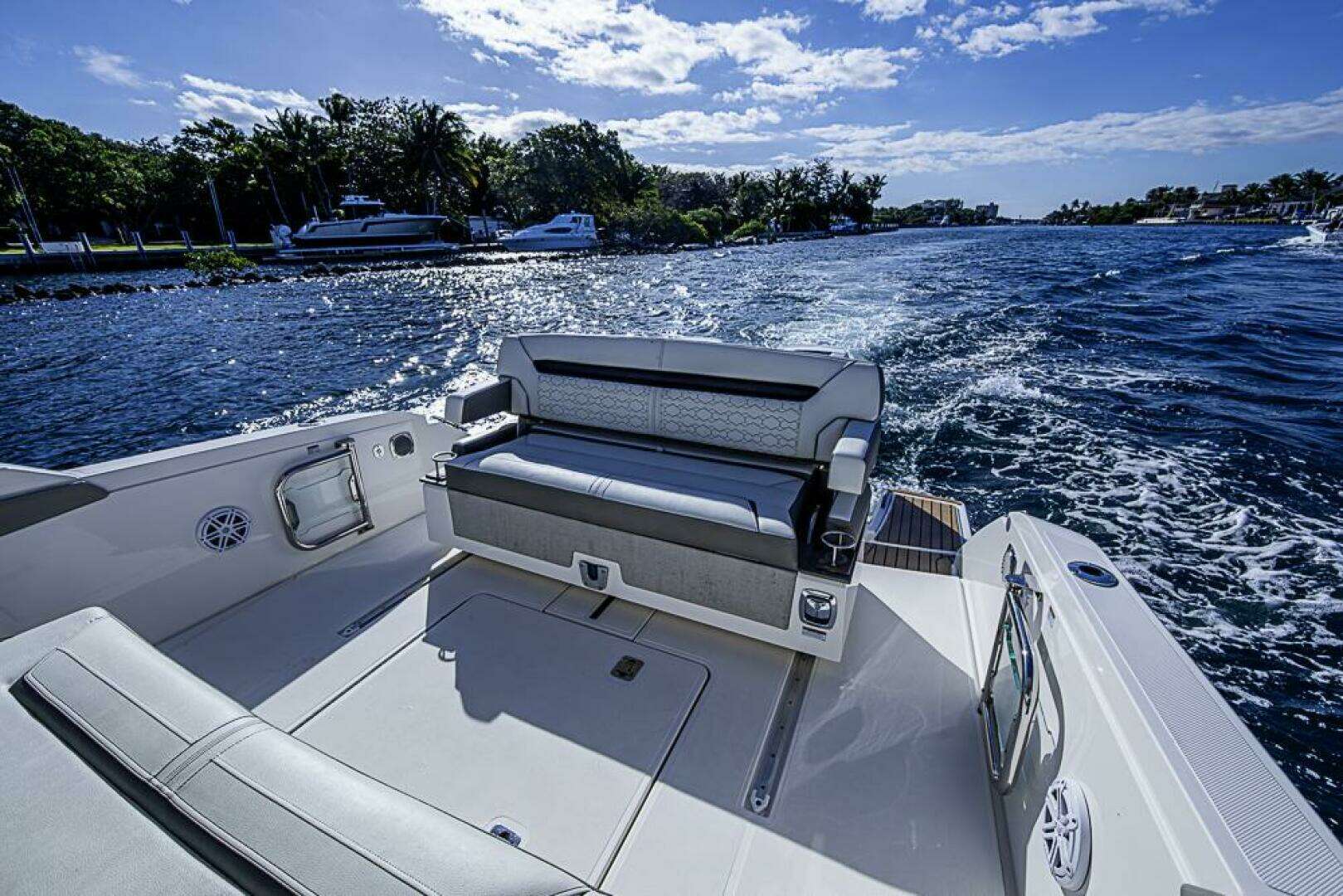 2023 Tiara Yachts 34LS - Image 32