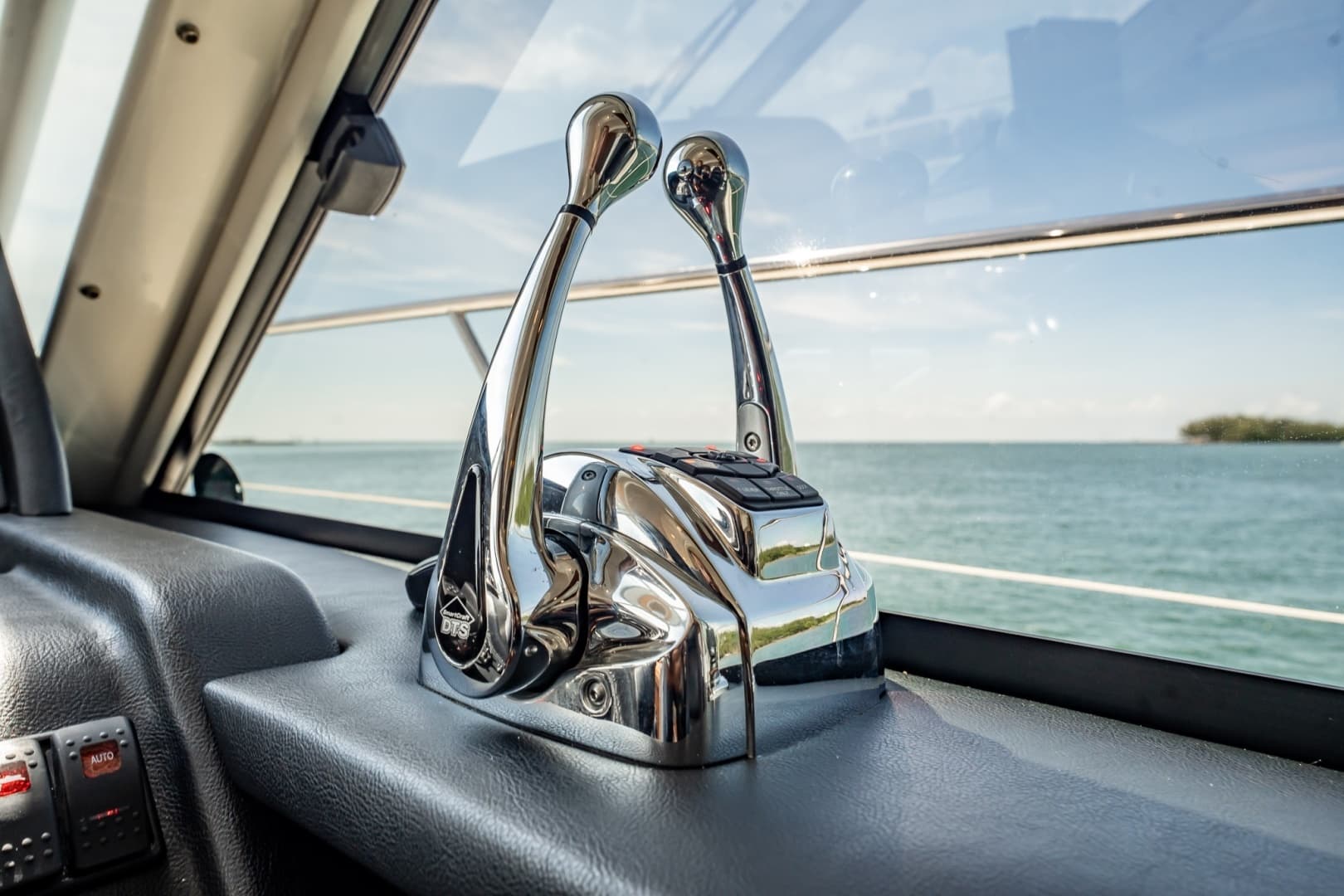 2016 Riviera 5000 Sport Yacht - Image 63