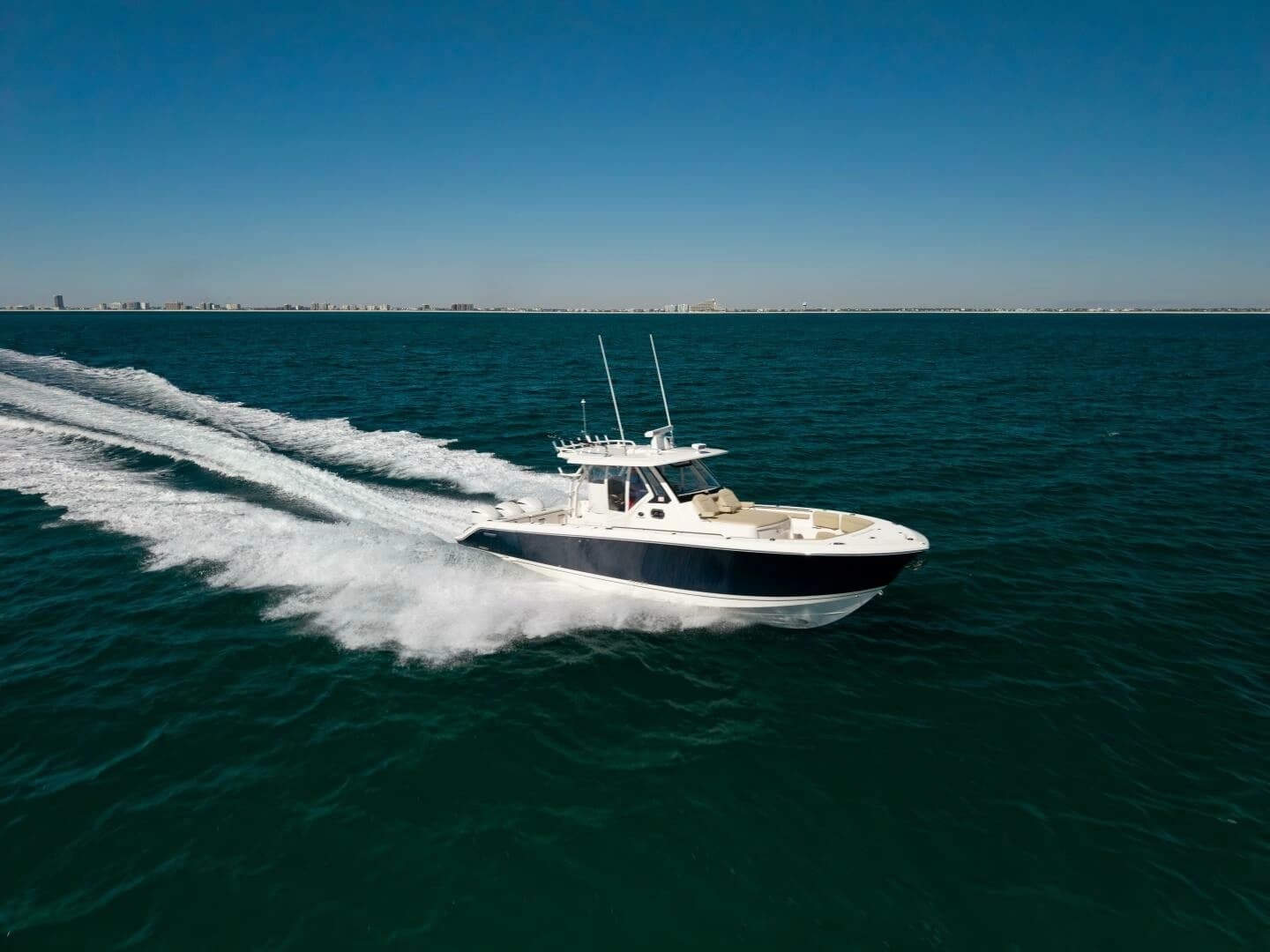 2019 Pursuit S 368 - Image 32