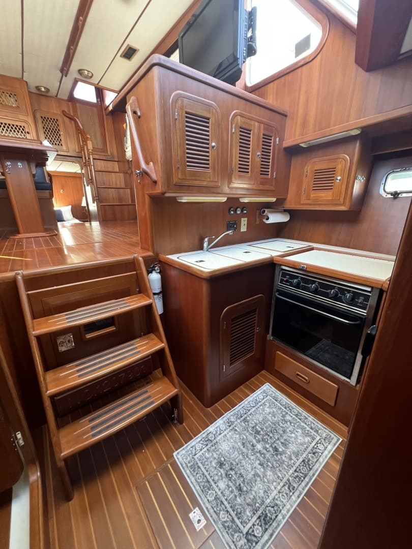 2007 Heritage East 36 Sundeck Trawler - Image 6