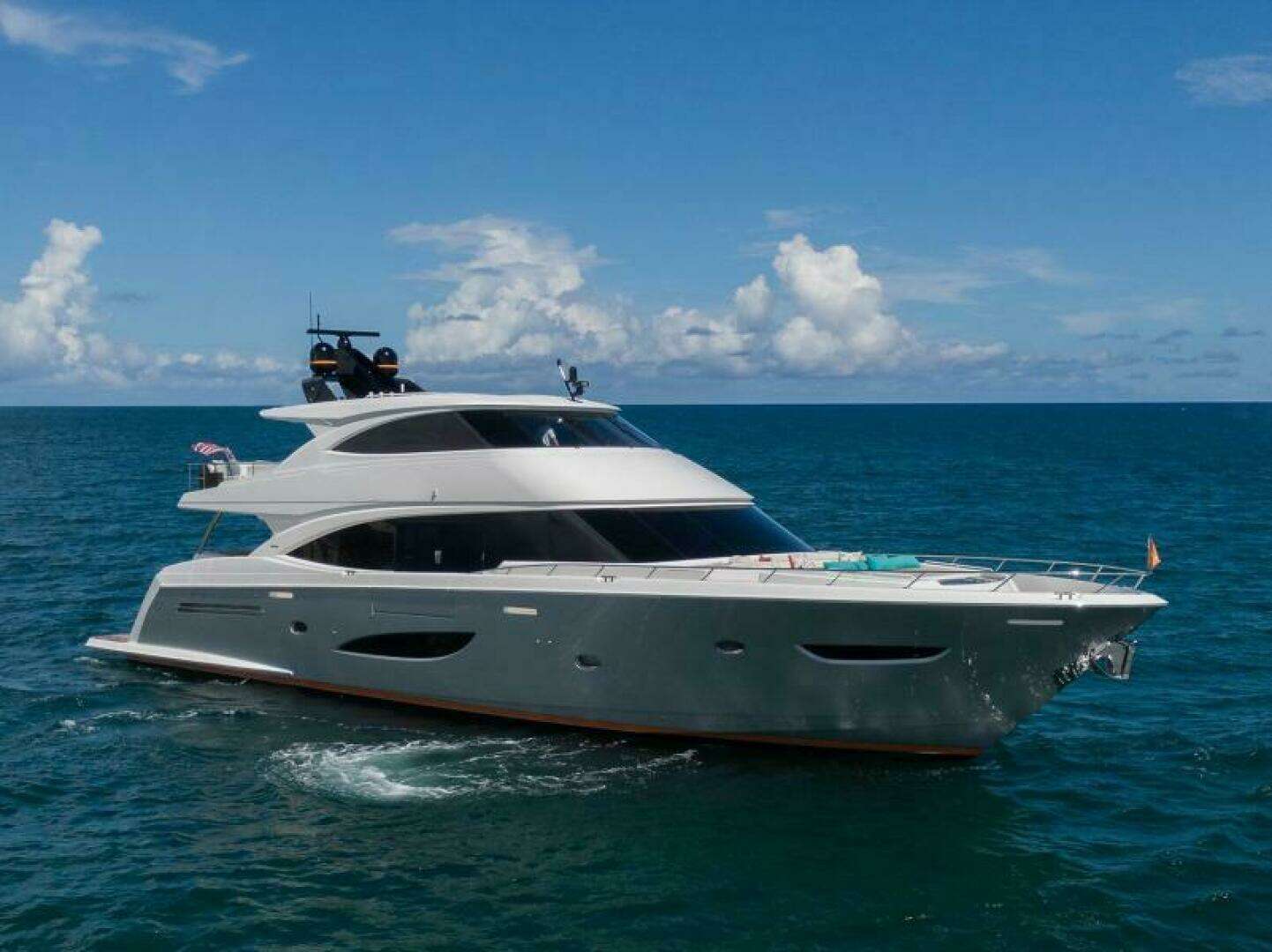 2018 Viking Enclosed Flybridge - Image 93