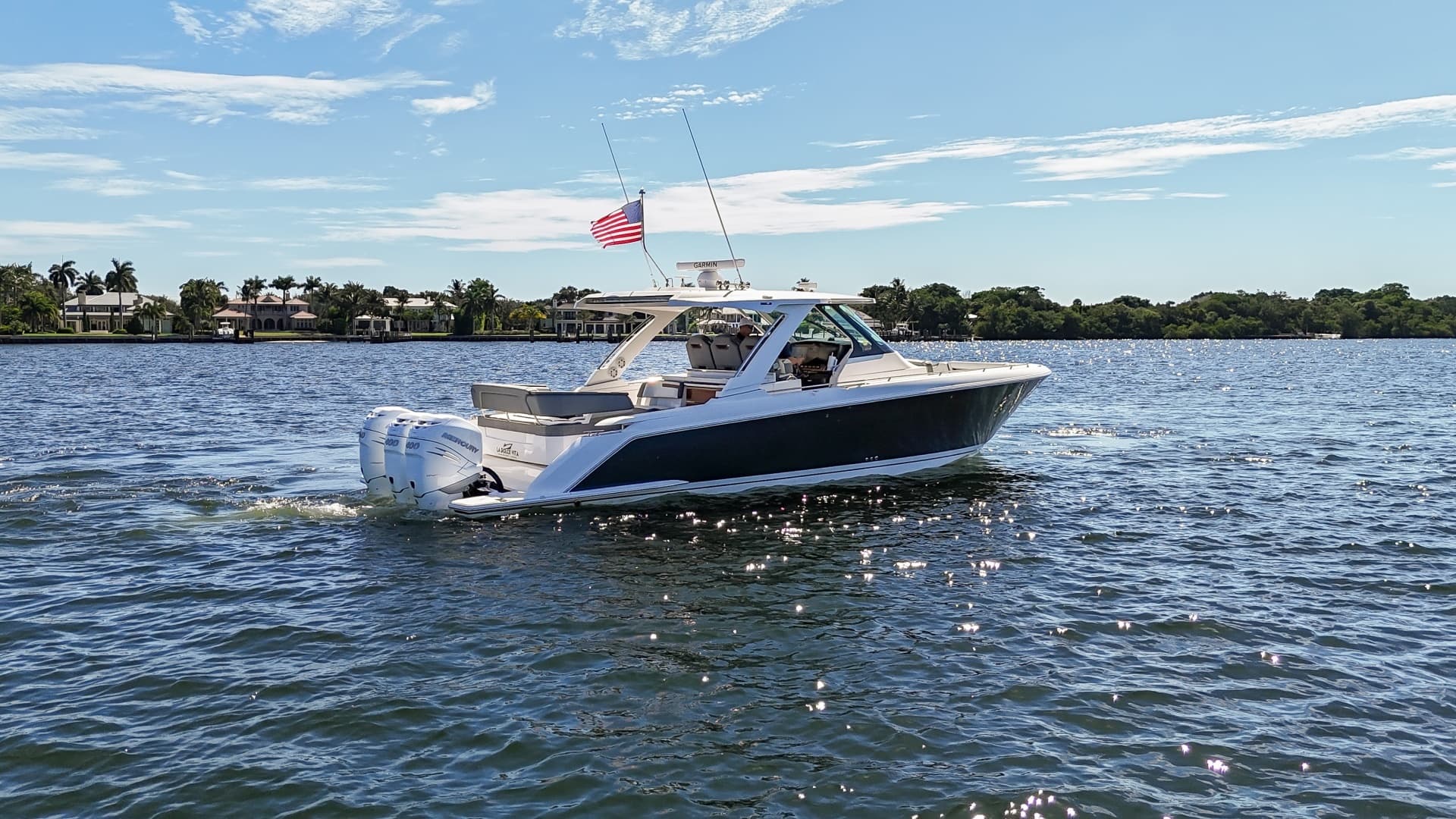2020 Tiara Yachts 38 LS - Image 2