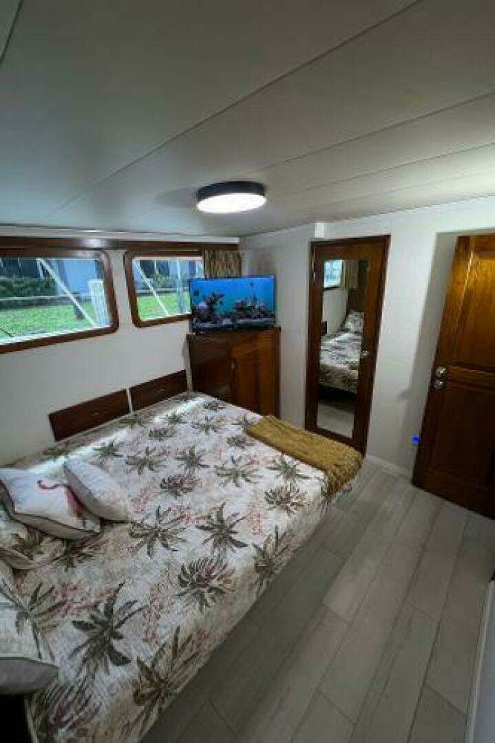 1983 Knight & Carver Custom Trideck - Image 55