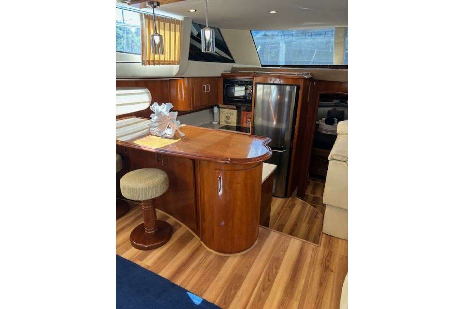 2004 Carver 466 Motor Yacht - Image 37
