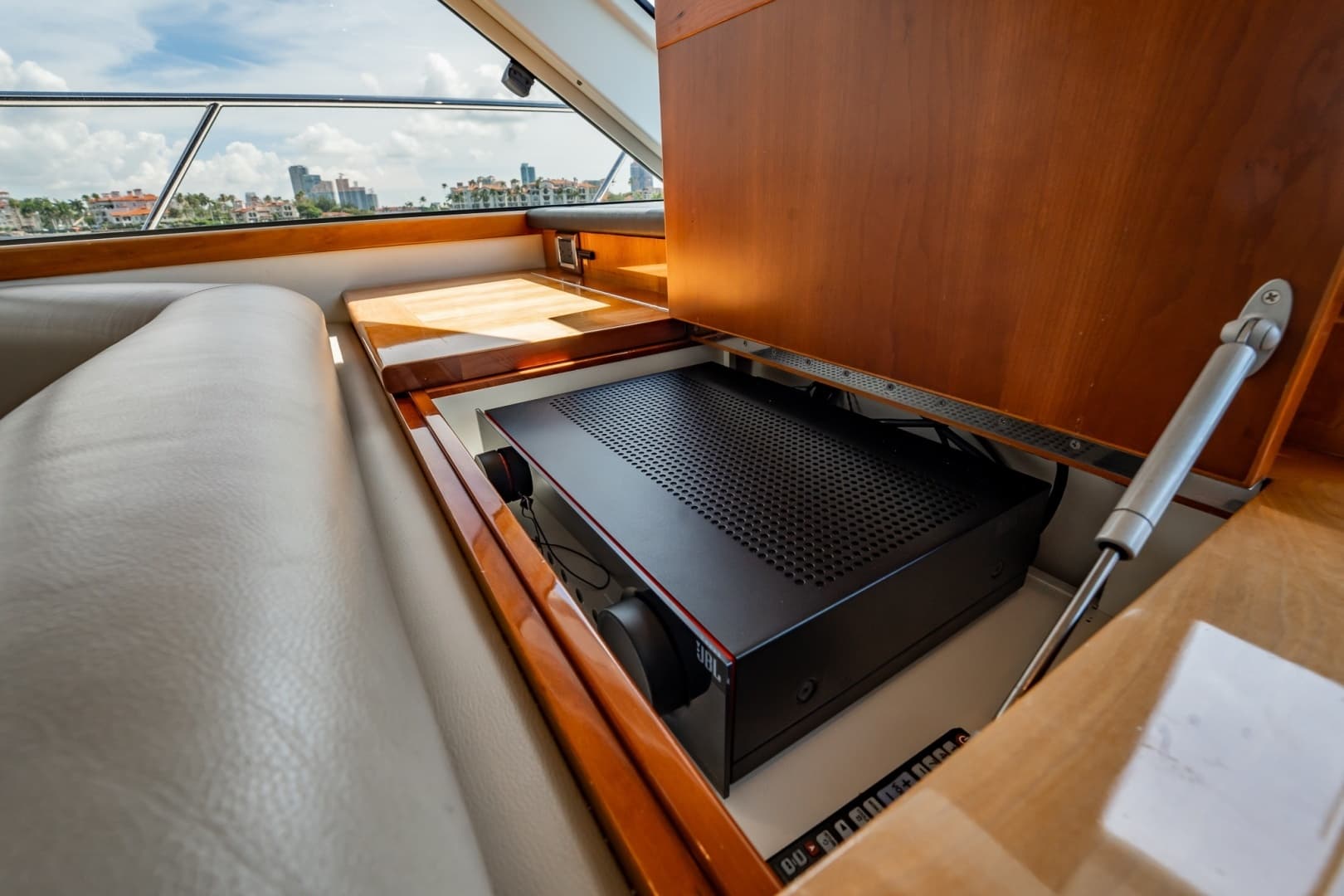 2016 Riviera 5000 Sport Yacht - Image 53