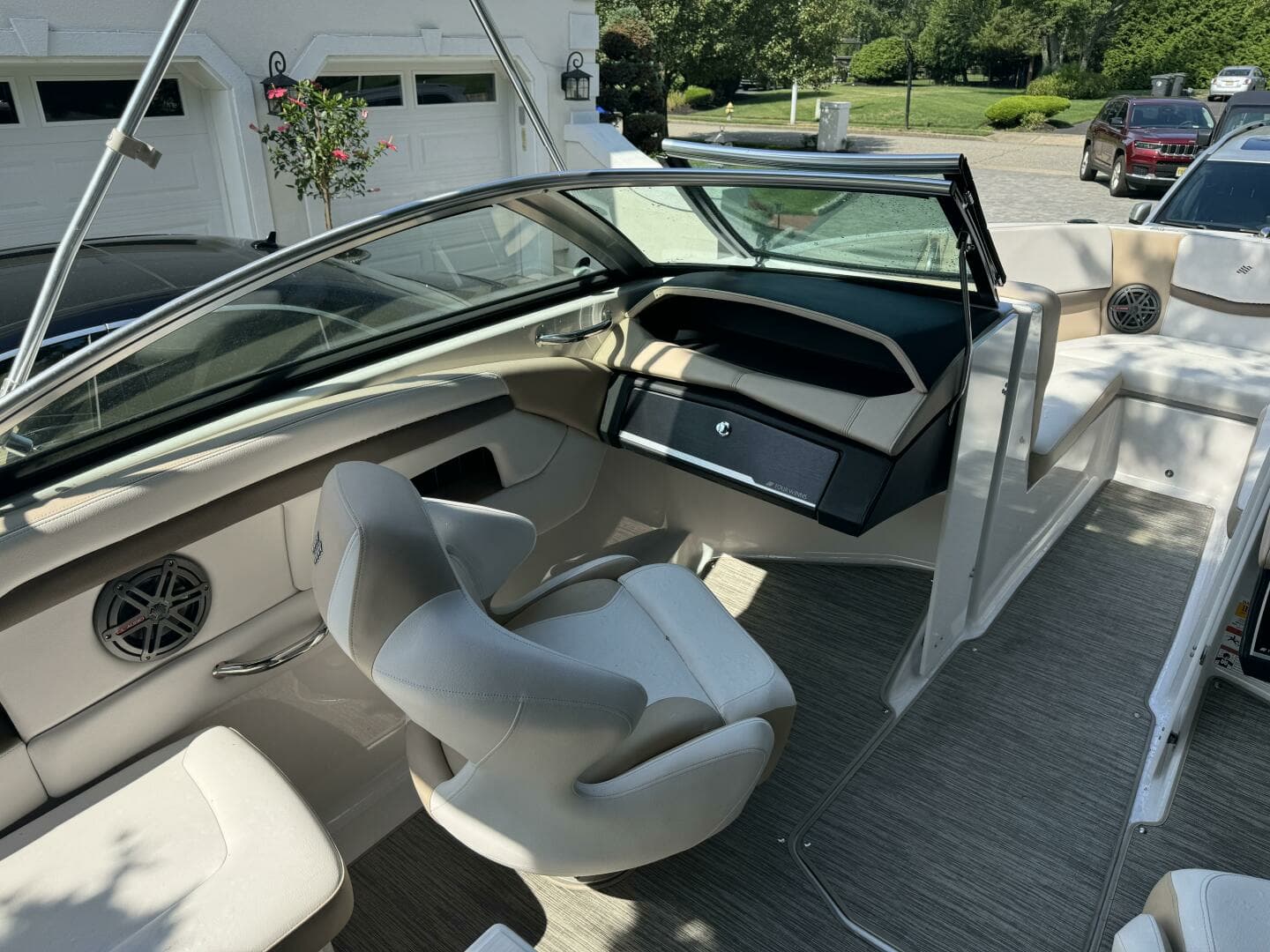 2019 Four Winns H230 - Image 13