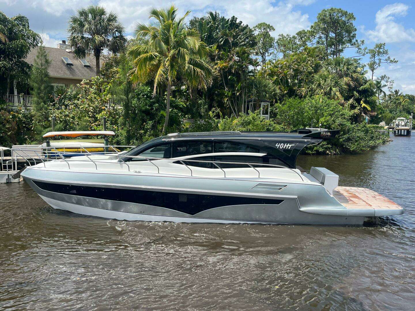 2025 Real 40 HT Luxury - Image 9