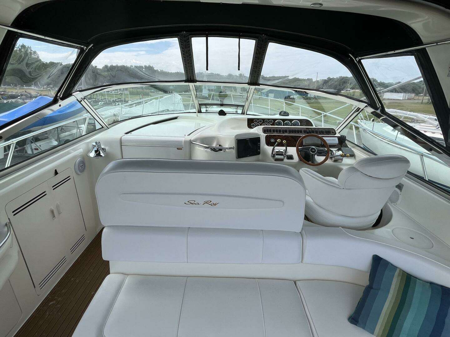 1999 Sea Ray 400 Sundancer - Image 24