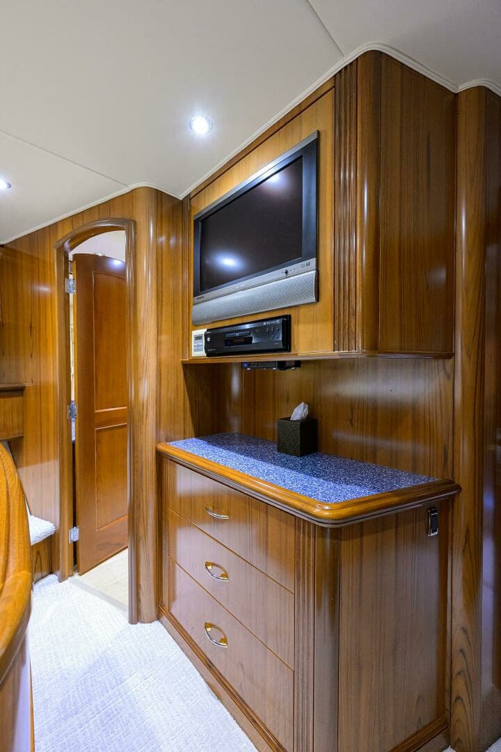 2004 Sea Force IX 82 Enclosed Bridge - Image 41