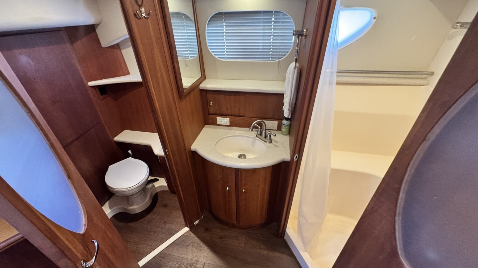2003 Silverton 43 Motor Yacht - Image 59