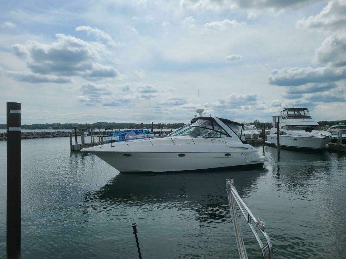 2004 Cruisers Yachts 340 Express - Image 2