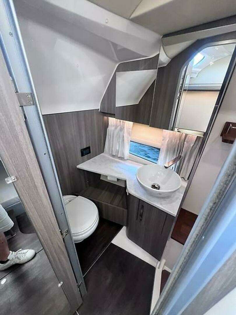 2019 Regal 33 SAV - Image 48
